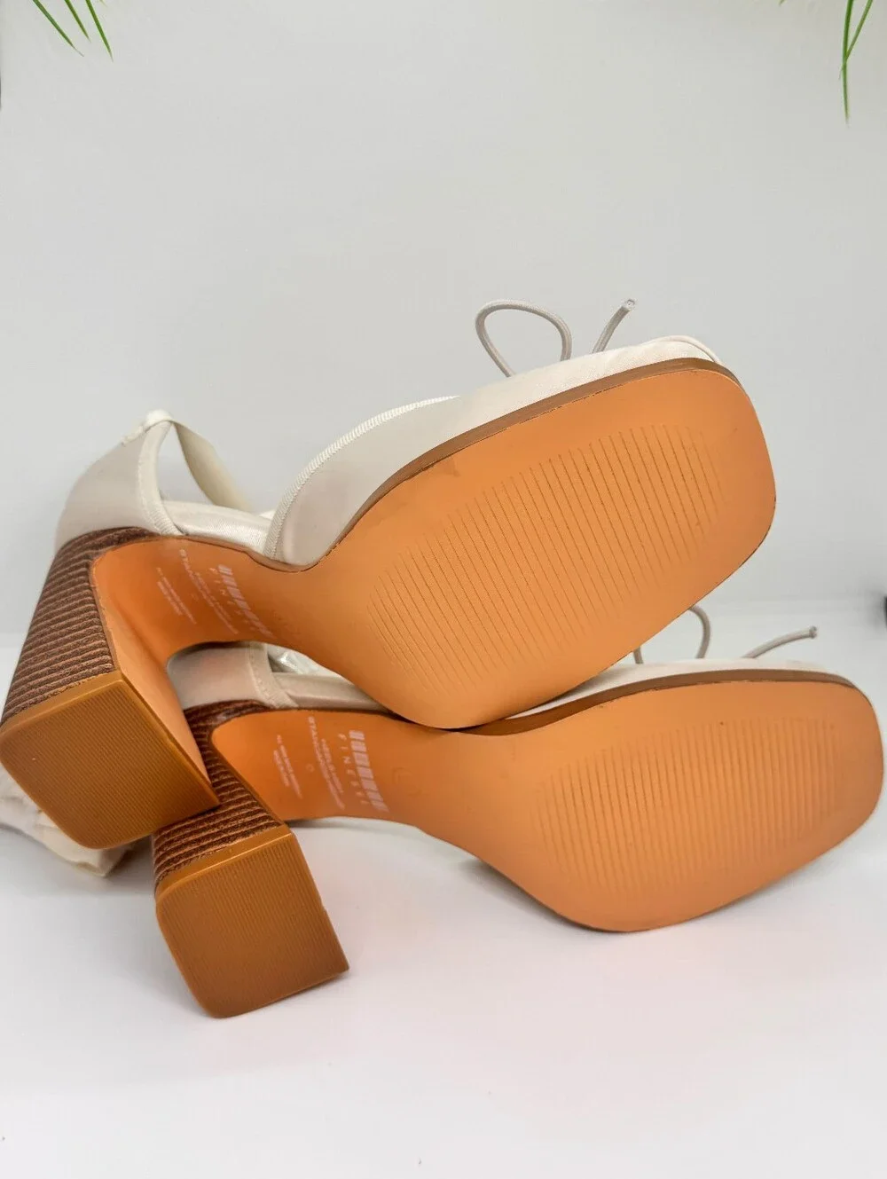 Finesse Salome Ivory Pointe Pump/New Wirh Box/Size 8/MSRP $108.00